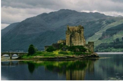 castillo escoces semi derrumbado